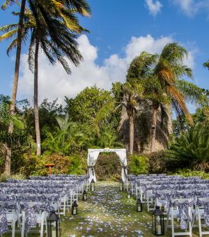 barbados destination wedding black and white decor